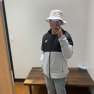 Meet your Posher, Elias